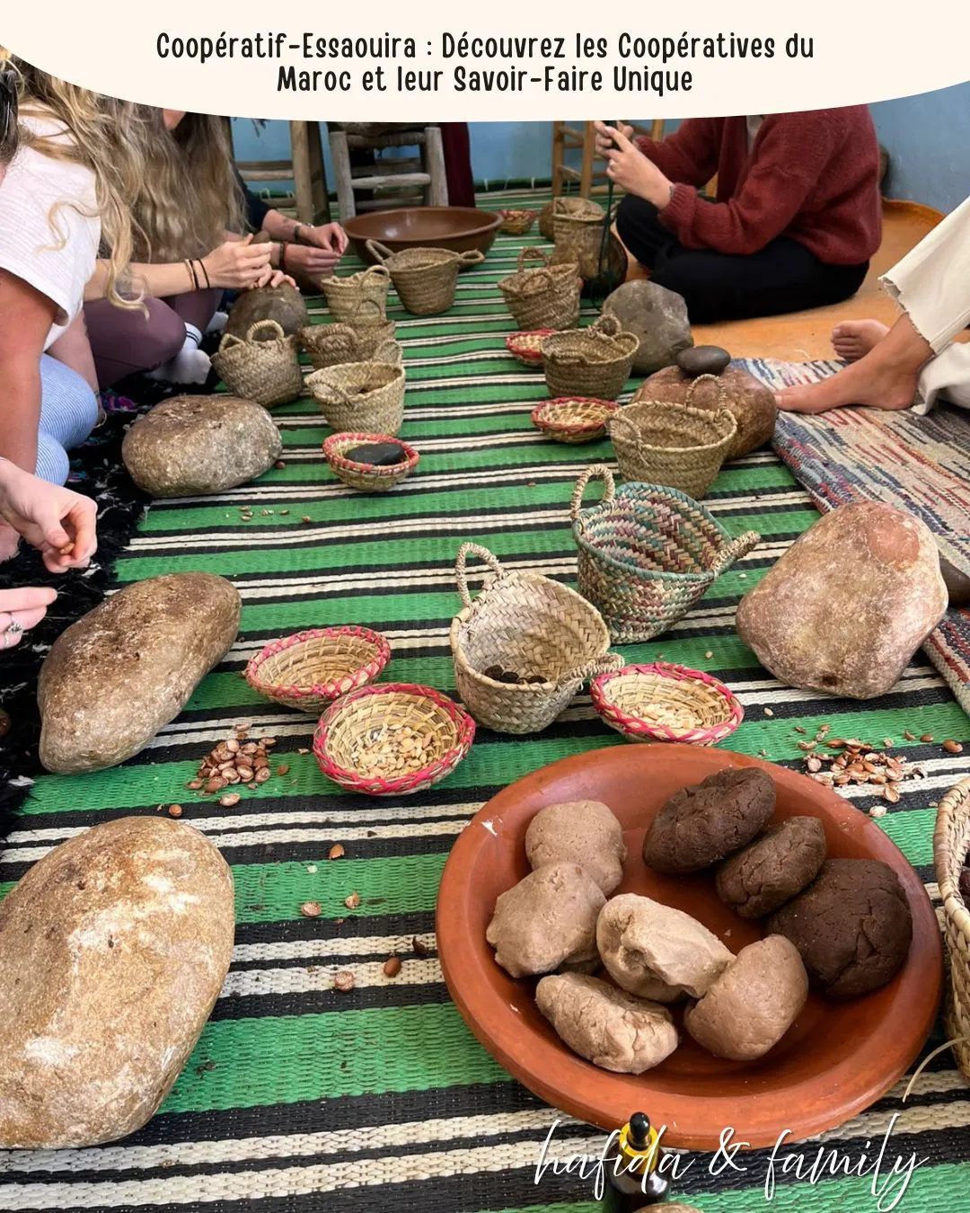 Production traditionnelle d'argan oil dans une coopérative d'Essaouira